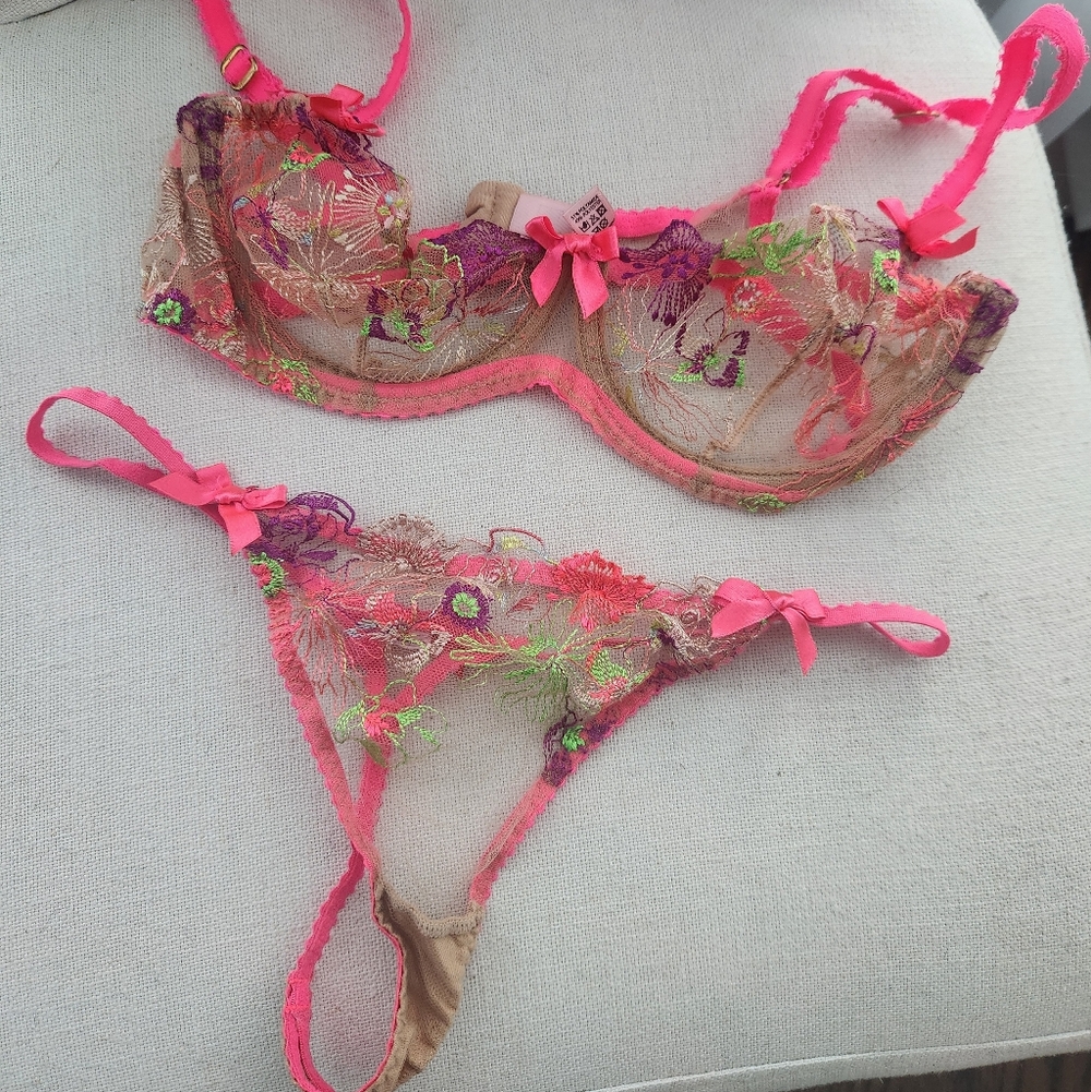 Agent Provocateur Zuri Plunge Set – 34C / Size 4